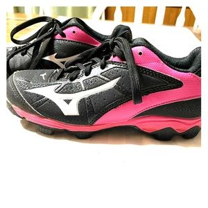 Girls Mizuno softball cleats
